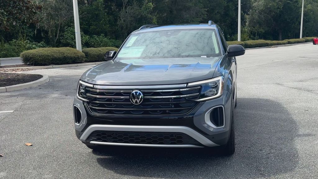 2025 Volkswagen Atlas Peak Edition SE photo 3