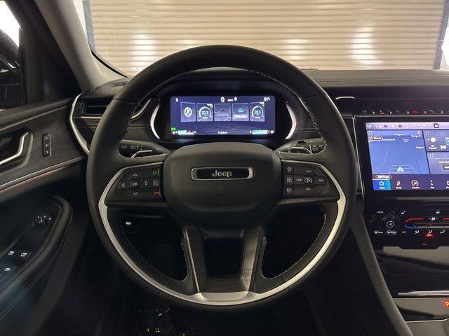 2023 Jeep Grand Cherokee Limited photo 14
