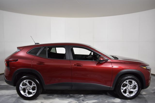 2024 Chevrolet Trax LS photo 4