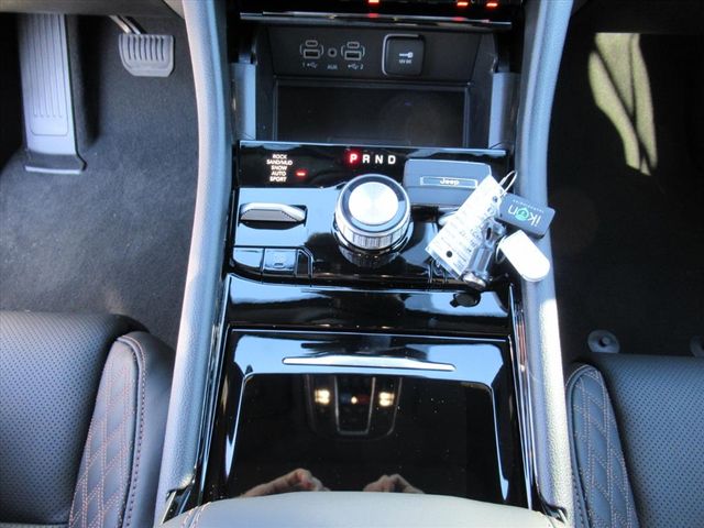 2025 Jeep Grand Cherokee Summit photo 33