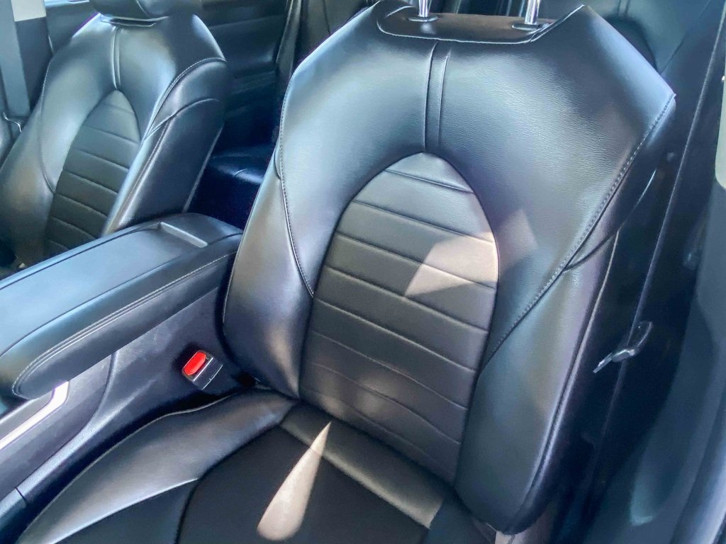2022 Toyota Highlander XLE photo 25