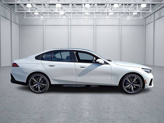 2026 Bmw 550e xDrive photo 4