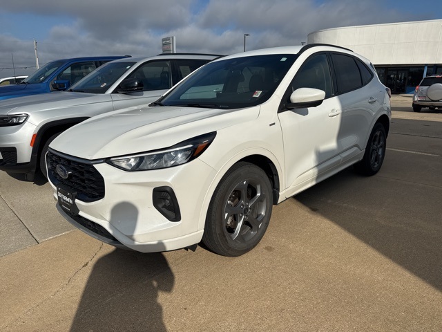 2023 Ford Escape ST-Line Select photo 2