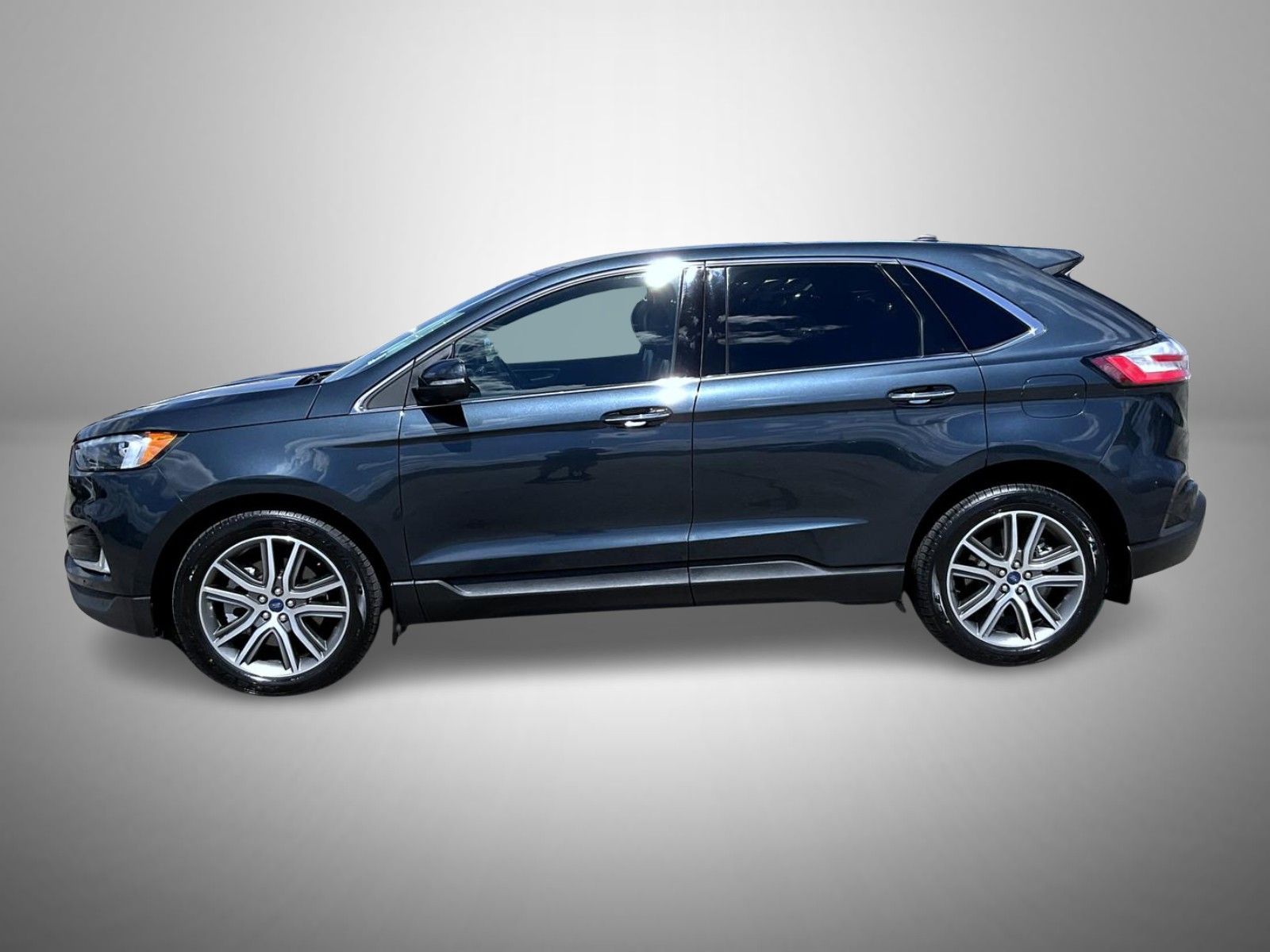 2022 Ford Edge Titanium photo 8