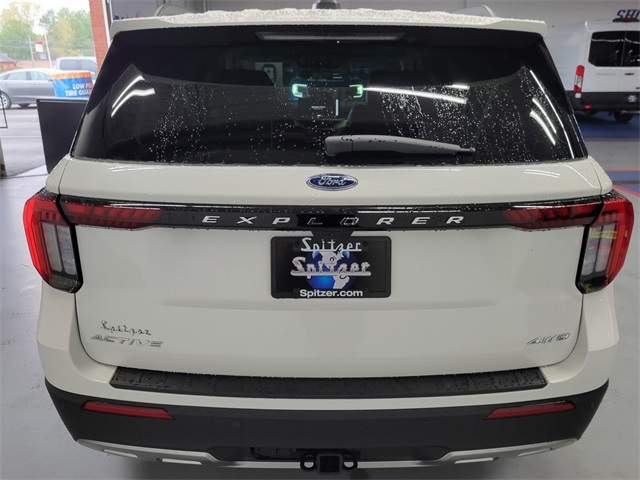 2025 Ford Explorer photo 5