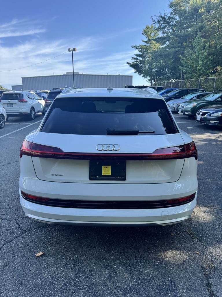 2019 Audi e-tron Prestige photo 4