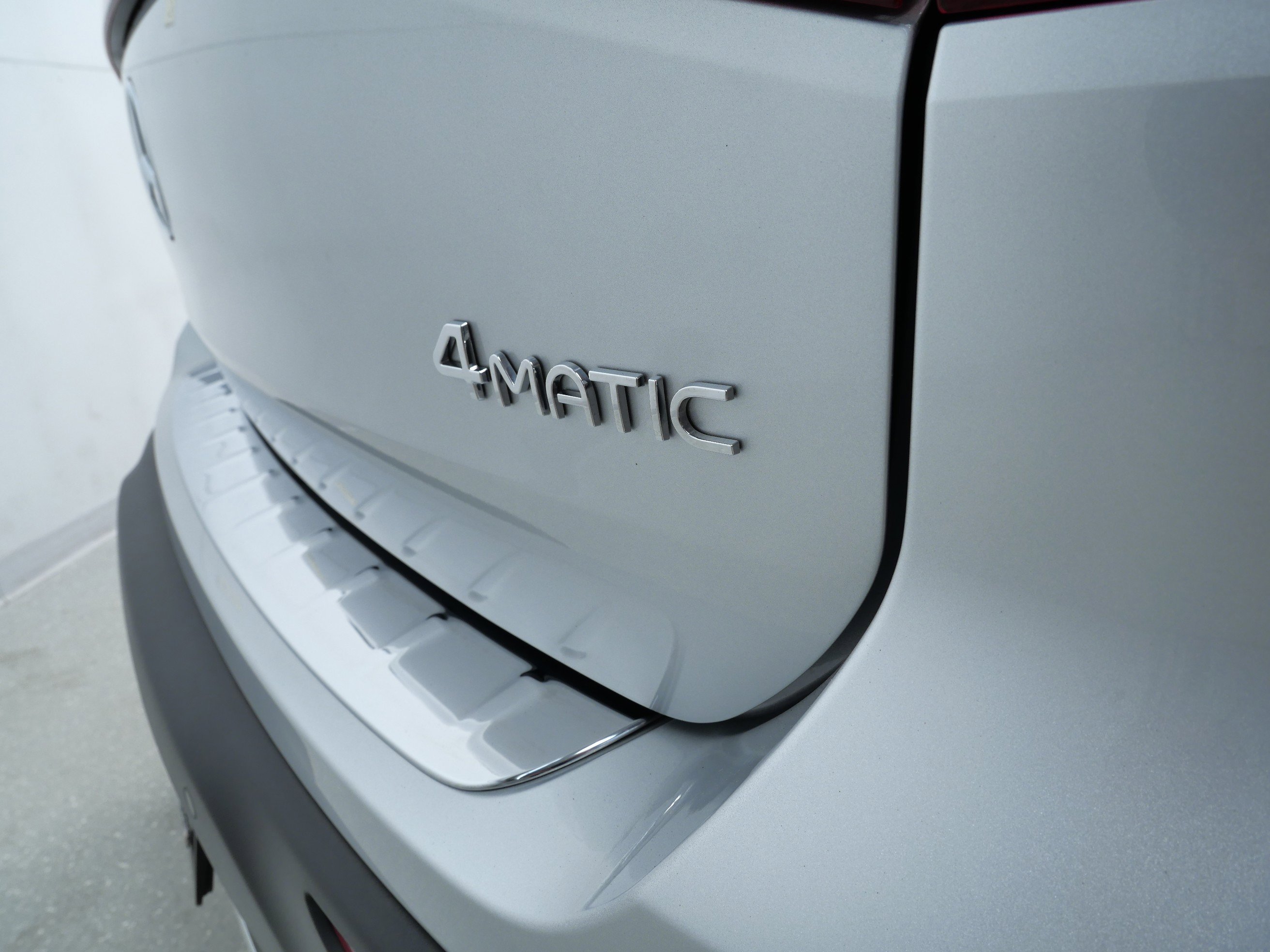 2023 Mercedes Benz EQB 300 4MATIC photo 5