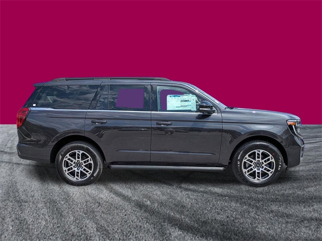 2025 Ford Expedition photo 2