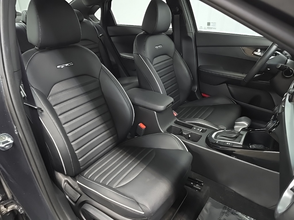 2022 Kia Forte GT-Line photo 15