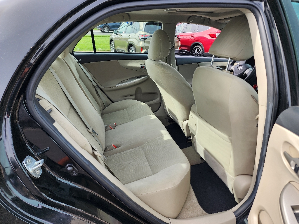 2012 Toyota Corolla LE photo 19