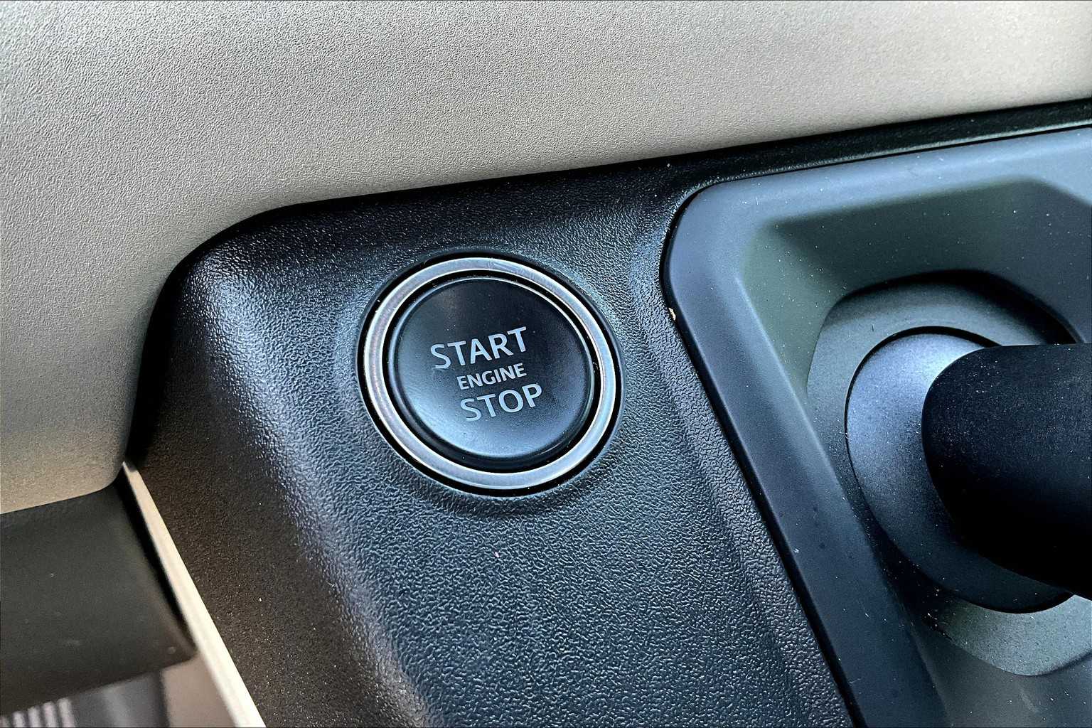 2023 Land Rover Defender X-Dynamic SE photo 60