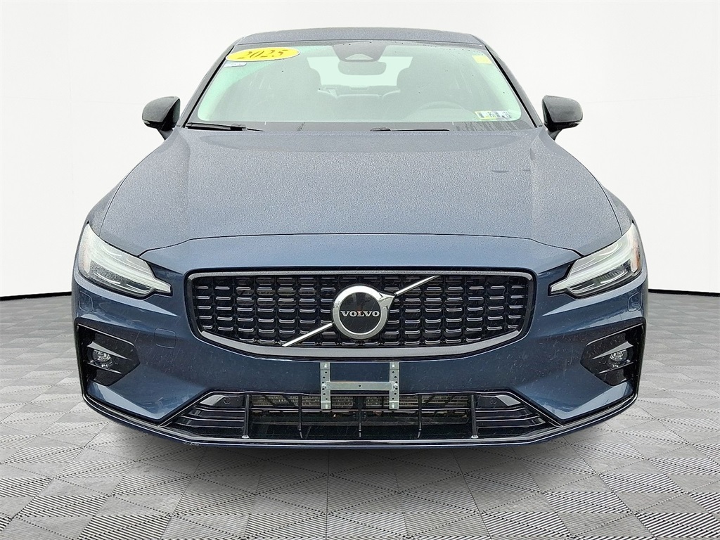 2025 Volvo S60 B5 Core photo 2