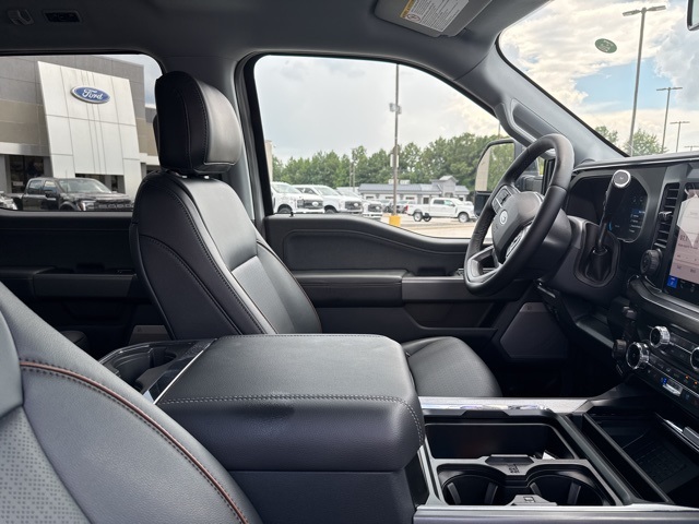 2025 Ford F-350 photo 17