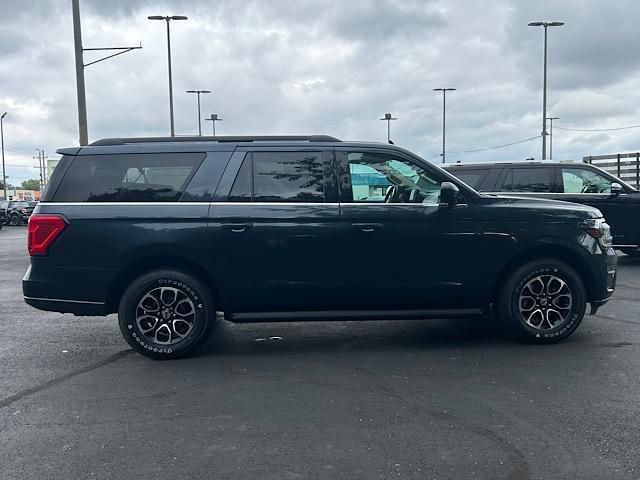 2022 Ford Expedition MAX XLT photo 3
