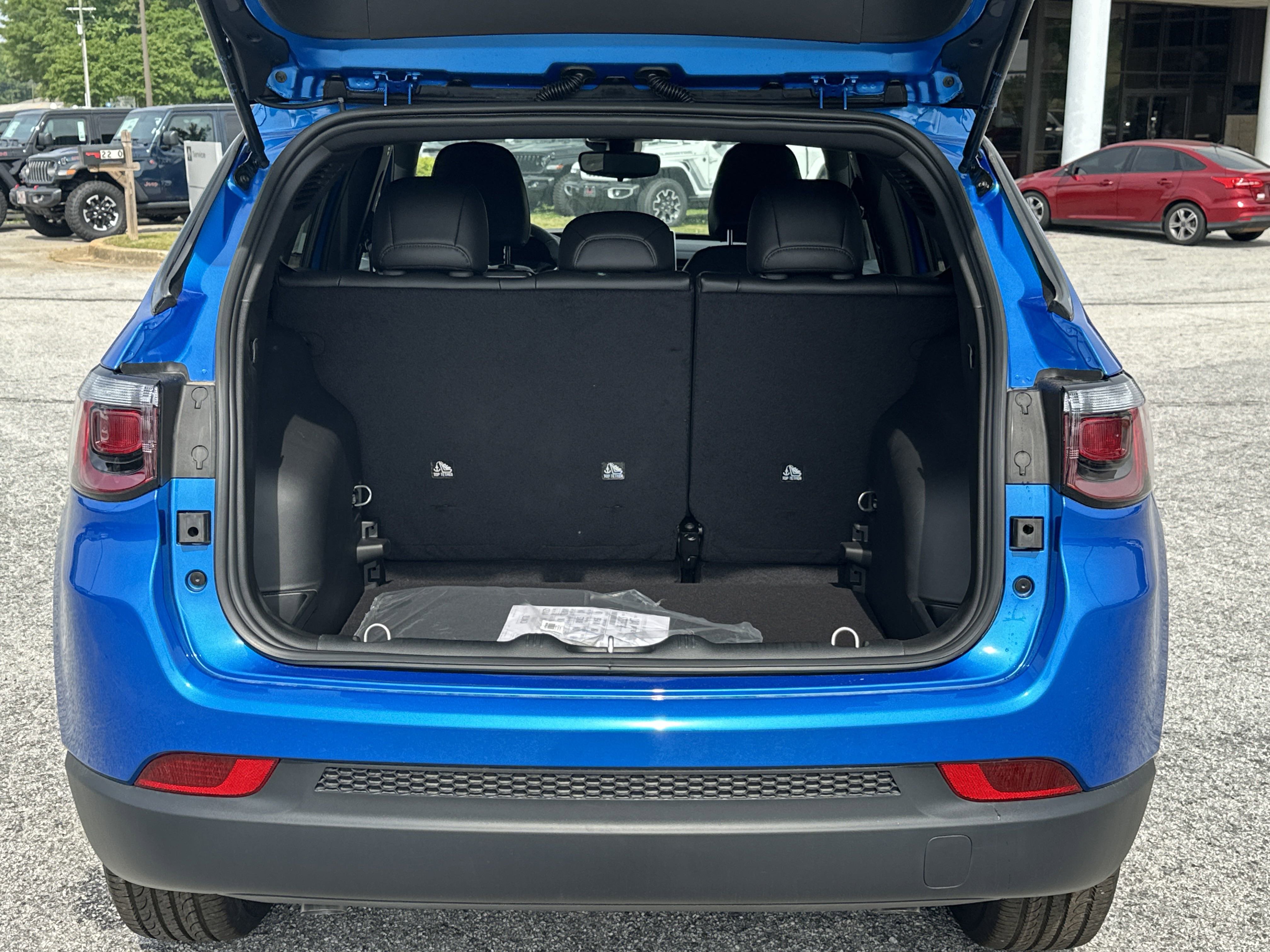 2025 Jeep Compass Latitude photo 2