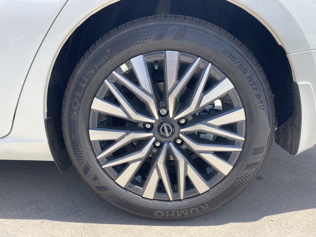 2025 Nissan Altima SV photo 20