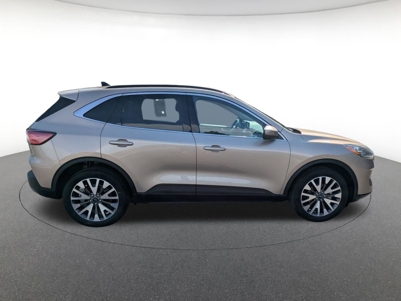 2020 Ford Escape Titanium photo 4