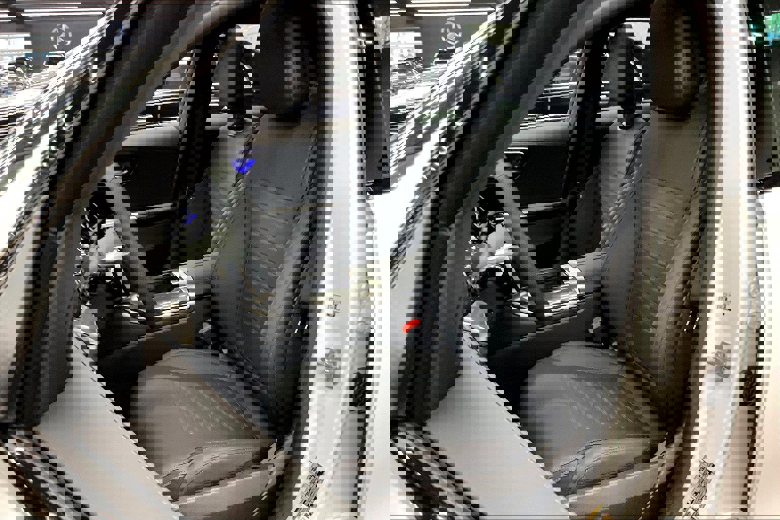 2025 Mercedes Benz C 300 4MATIC Sedan photo 9