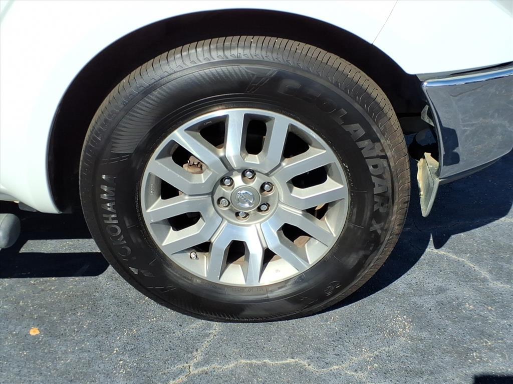 2012 Nissan Frontier SL photo 11