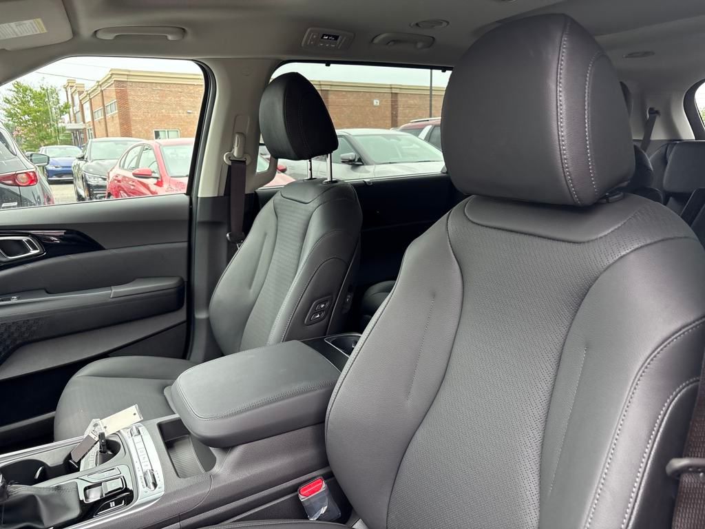 2026 Kia Carnival SX Prestige photo 3