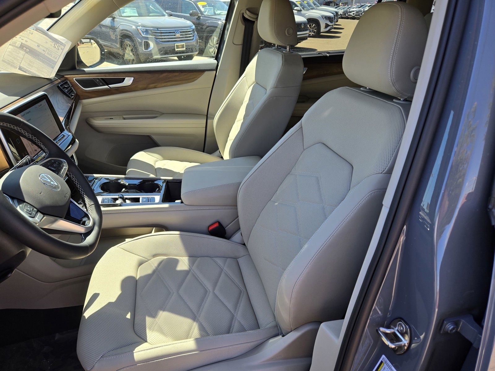 2026 Volkswagen Atlas SE Technology photo 8