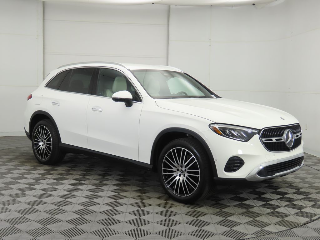 2025 Mercedes Benz GLC 300 photo 2