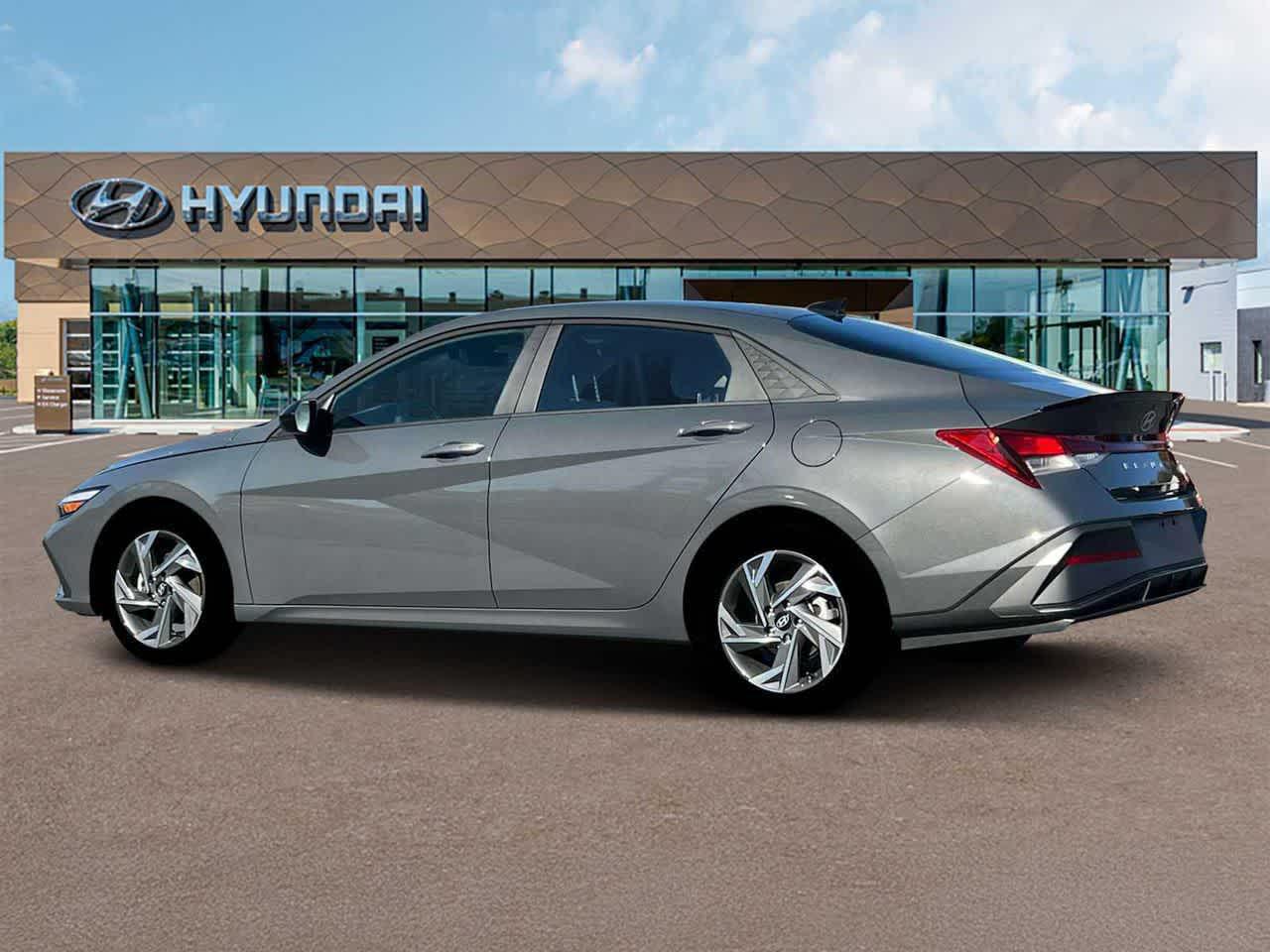 2025 Hyundai Elantra SEL Sport photo 3