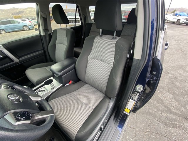 2022 Toyota 4Runner SR5 photo 2