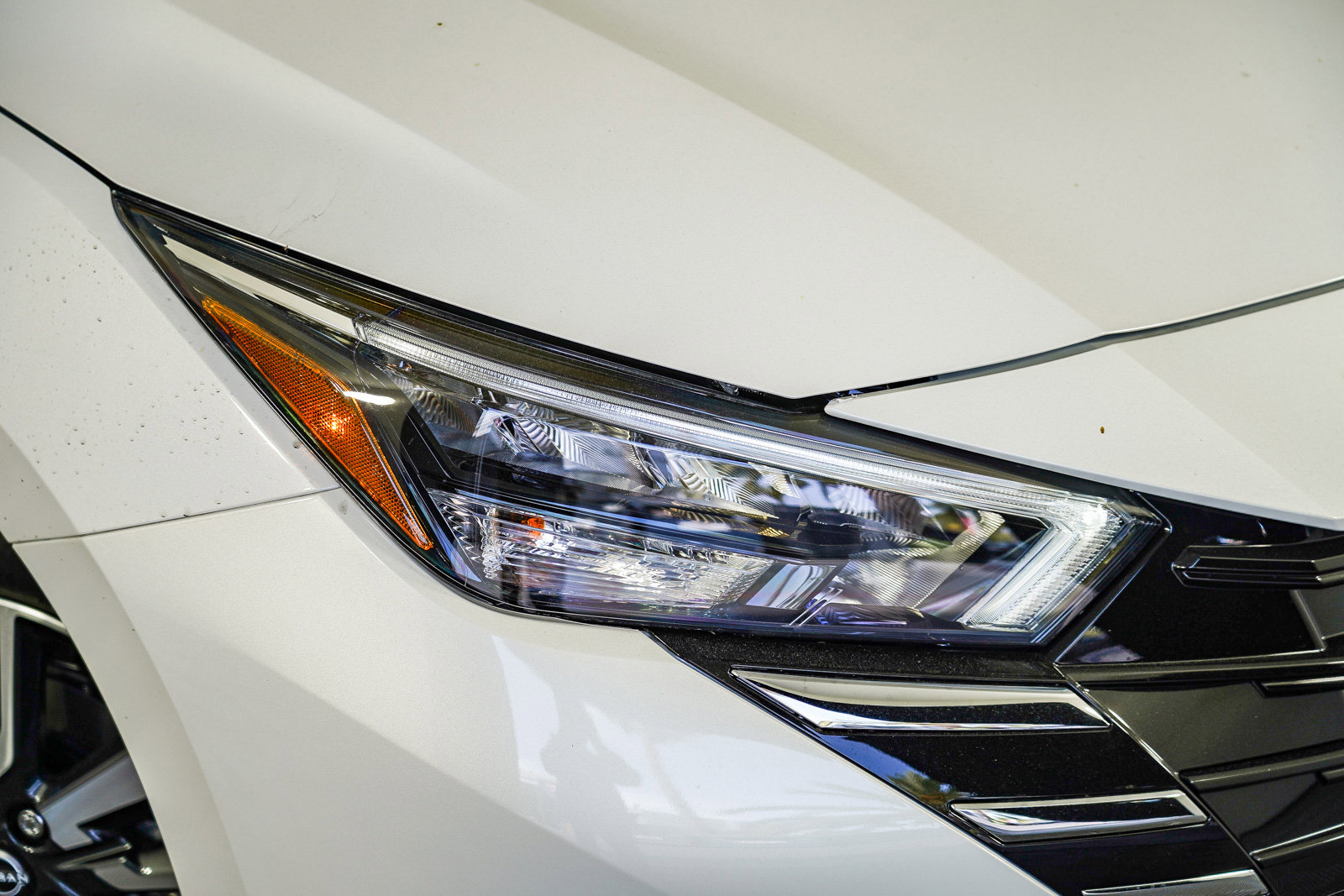 2025 Nissan Versa SV photo 2