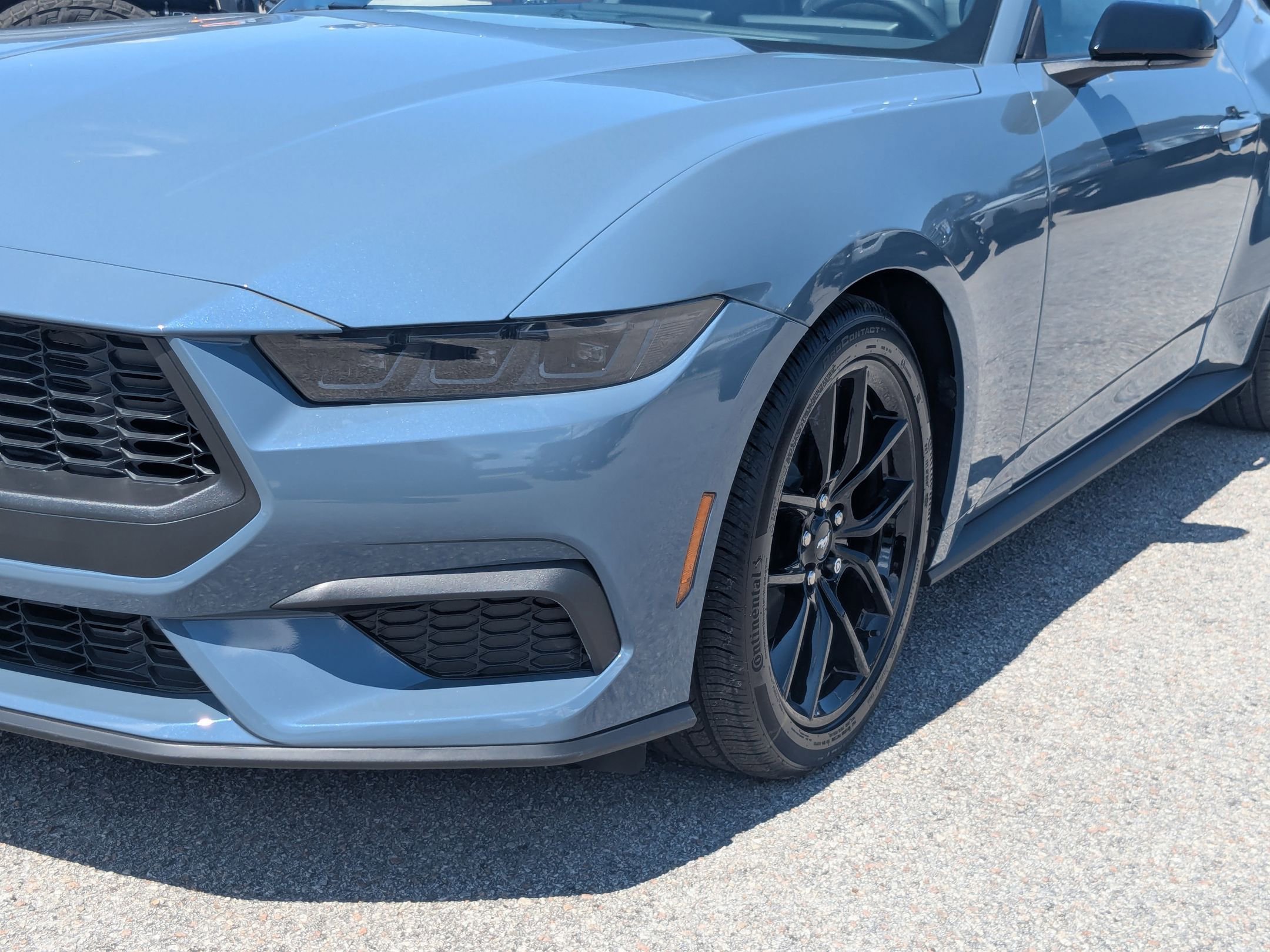 2025 Ford Mustang EcoBoost photo 9