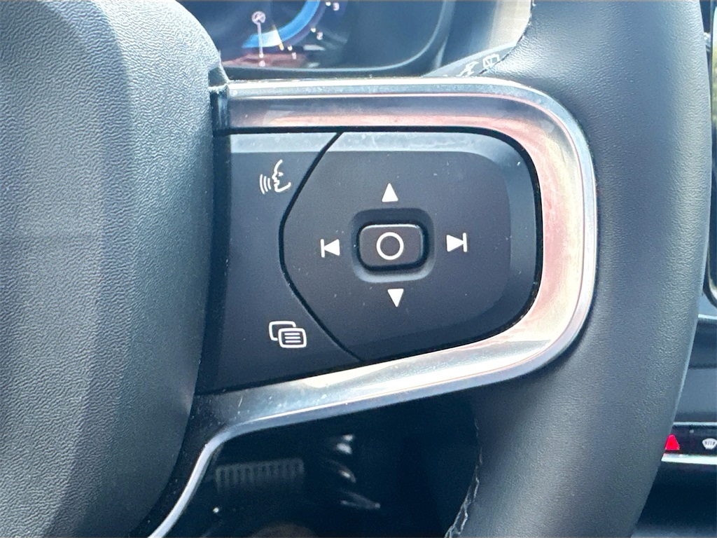 2024 Volvo XC40 Core photo 13