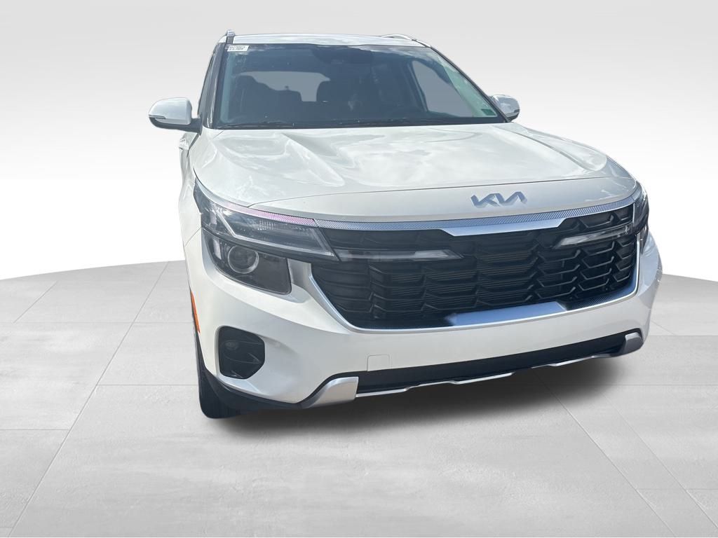 2024 Kia Seltos SX photo 2