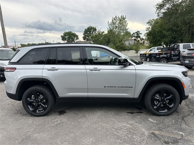 2025 Jeep Grand Cherokee Altitude X photo 4