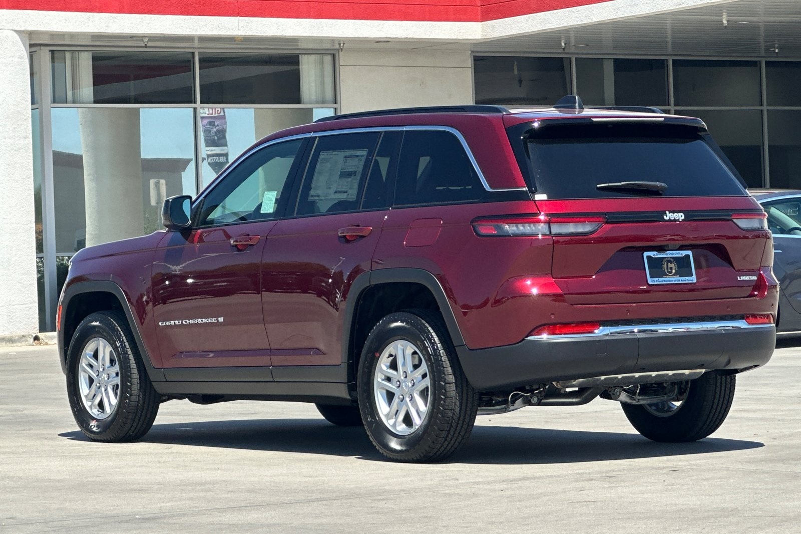 2025 Jeep Grand Cherokee Laredo photo 4