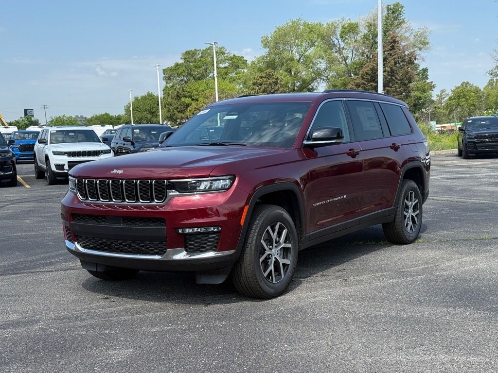 2025 Jeep Grand Cherokee Limited photo 2