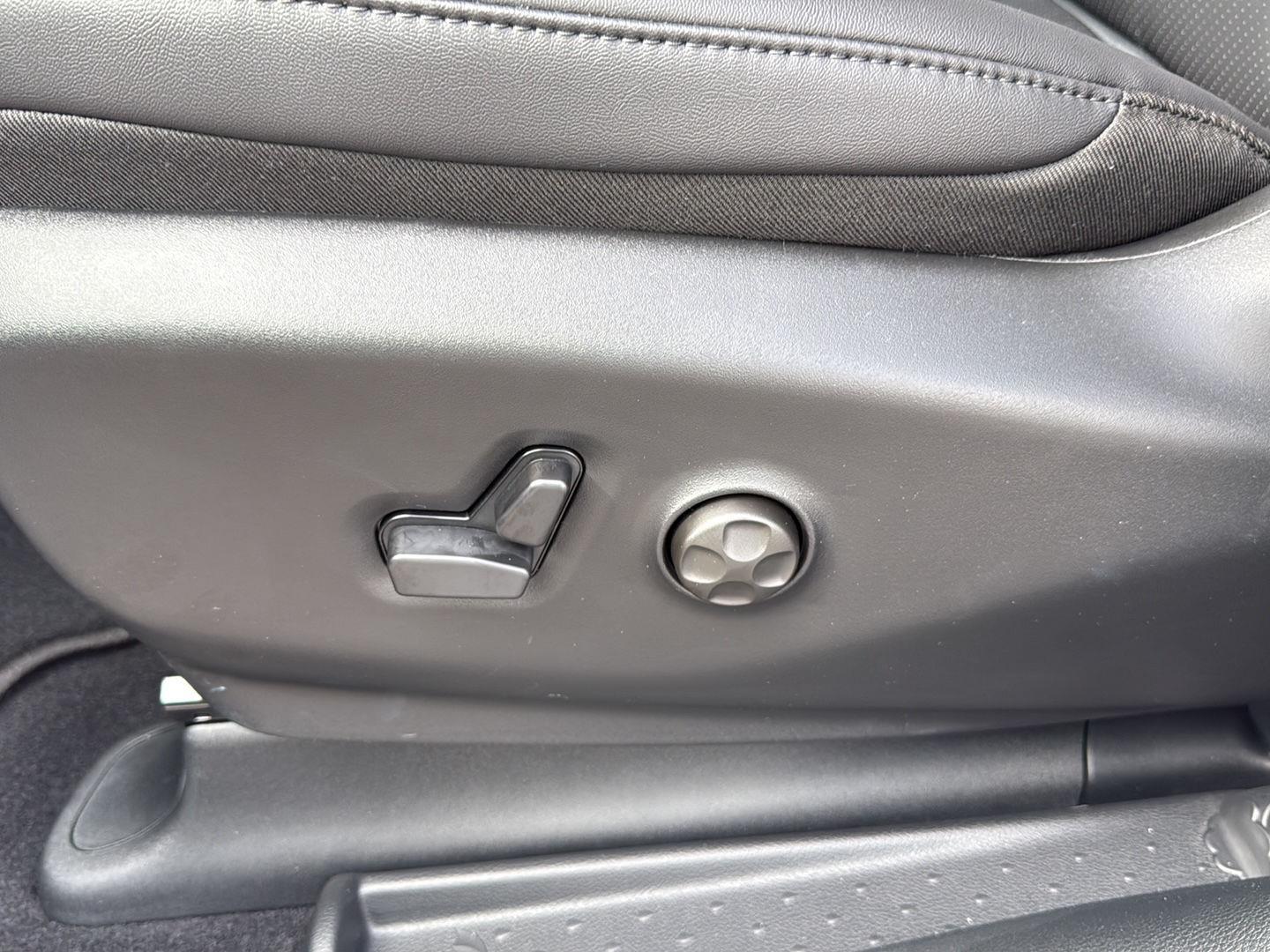 2026 Chrysler Pacifica photo 7
