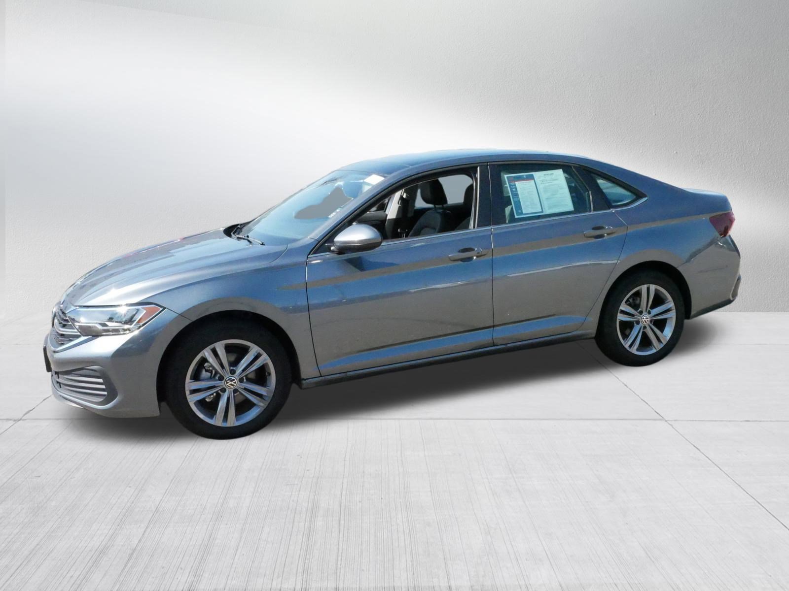 2024 Volkswagen Jetta SE photo 3