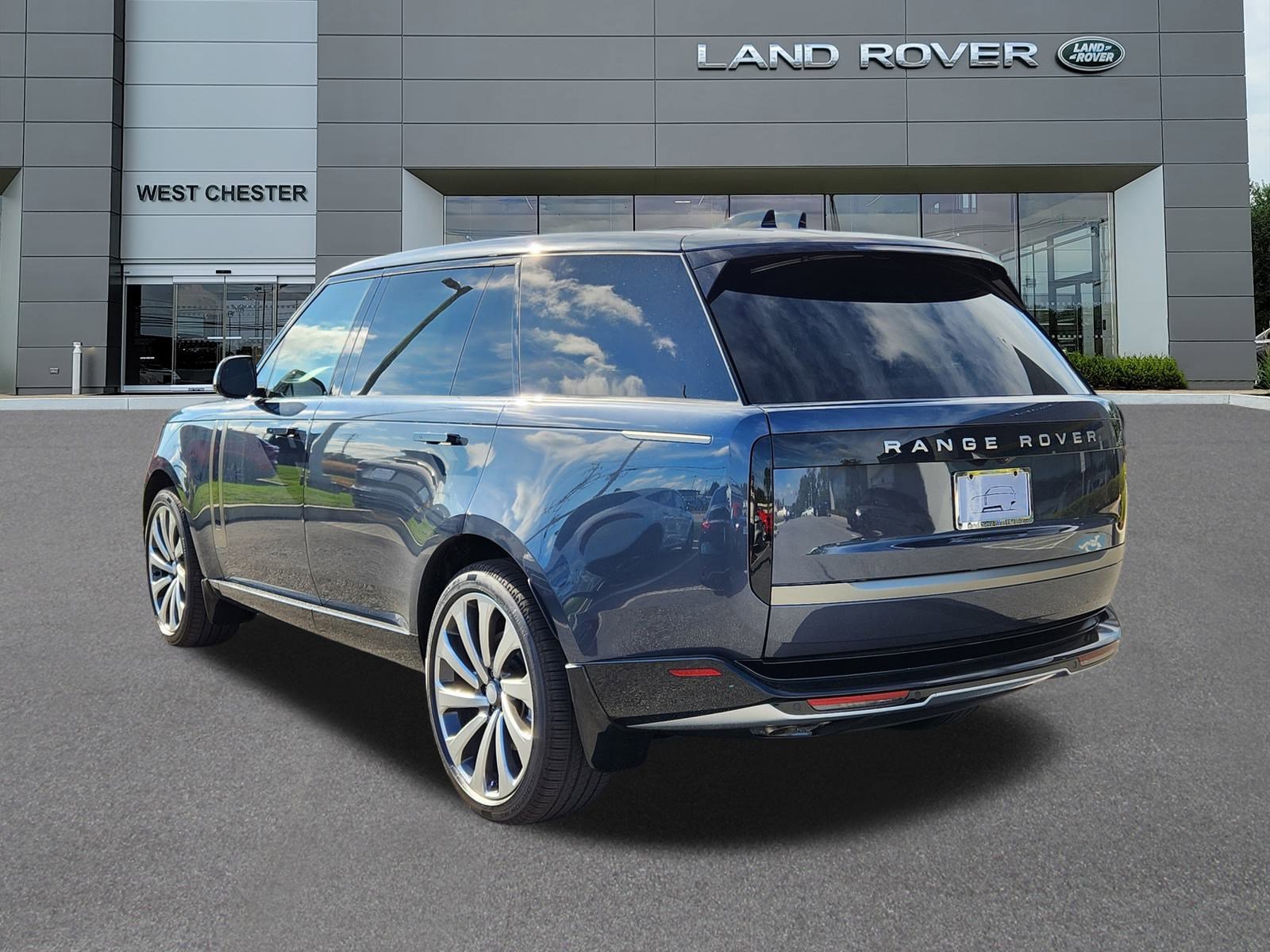 2025 Land Rover Range Rover SE photo 3