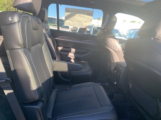 2025 Jeep Grand Cherokee Limited photo 30