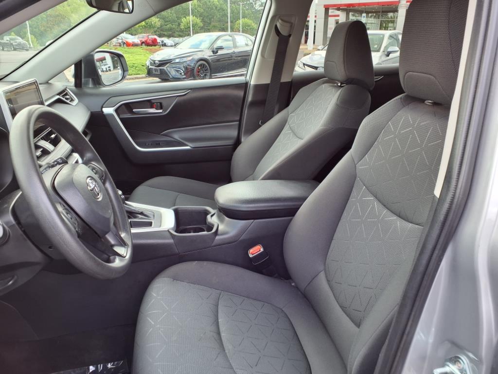 2024 Toyota RAV4 XLE photo 12