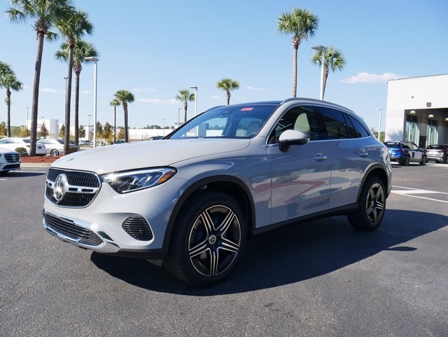 2026 Mercedes Benz GLC 300 4MATIC photo 4
