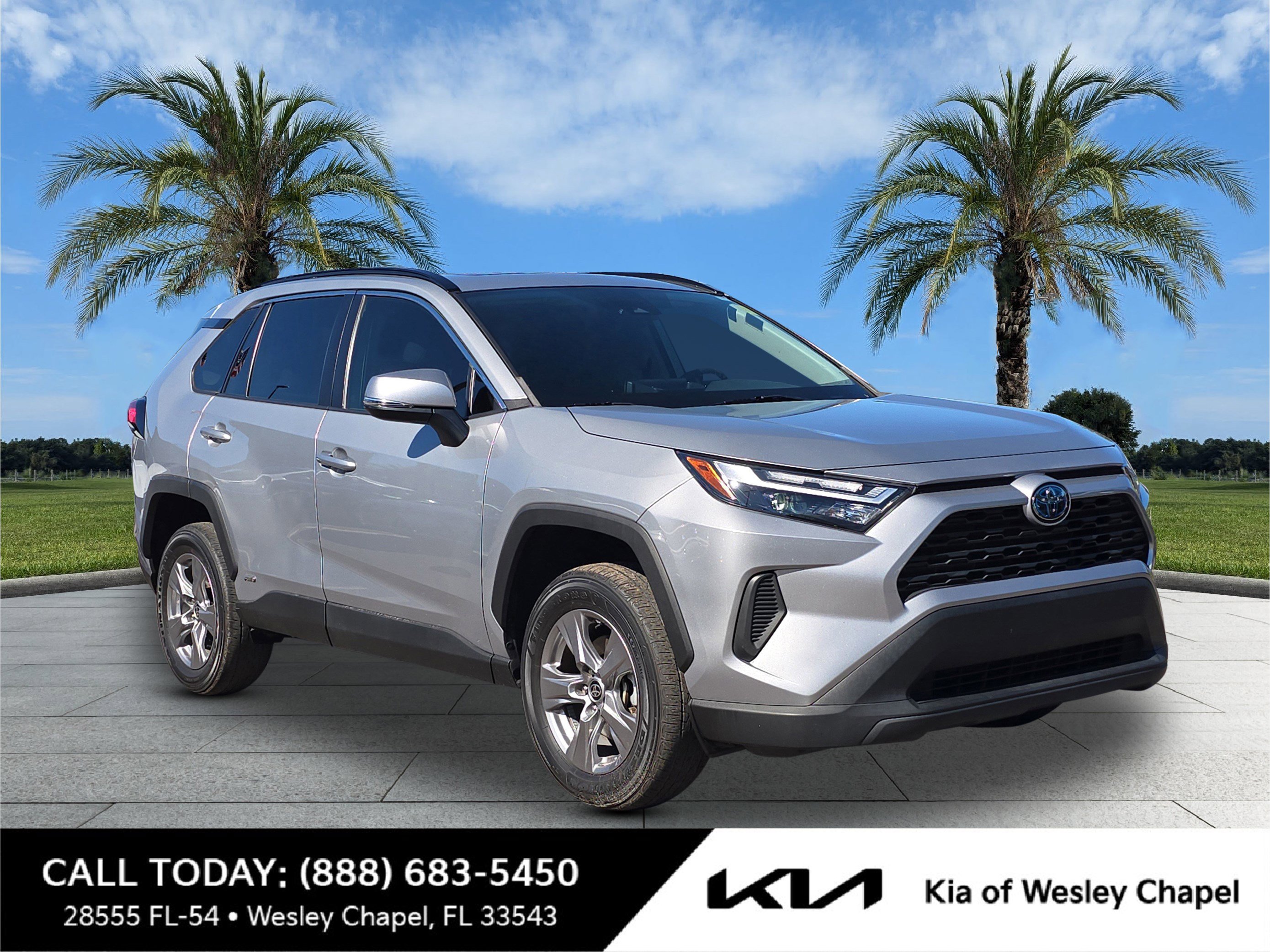 2022 Toyota RAV4 XLE's photo