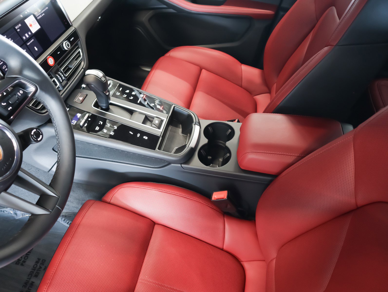 2025 Porsche Macan S photo 16