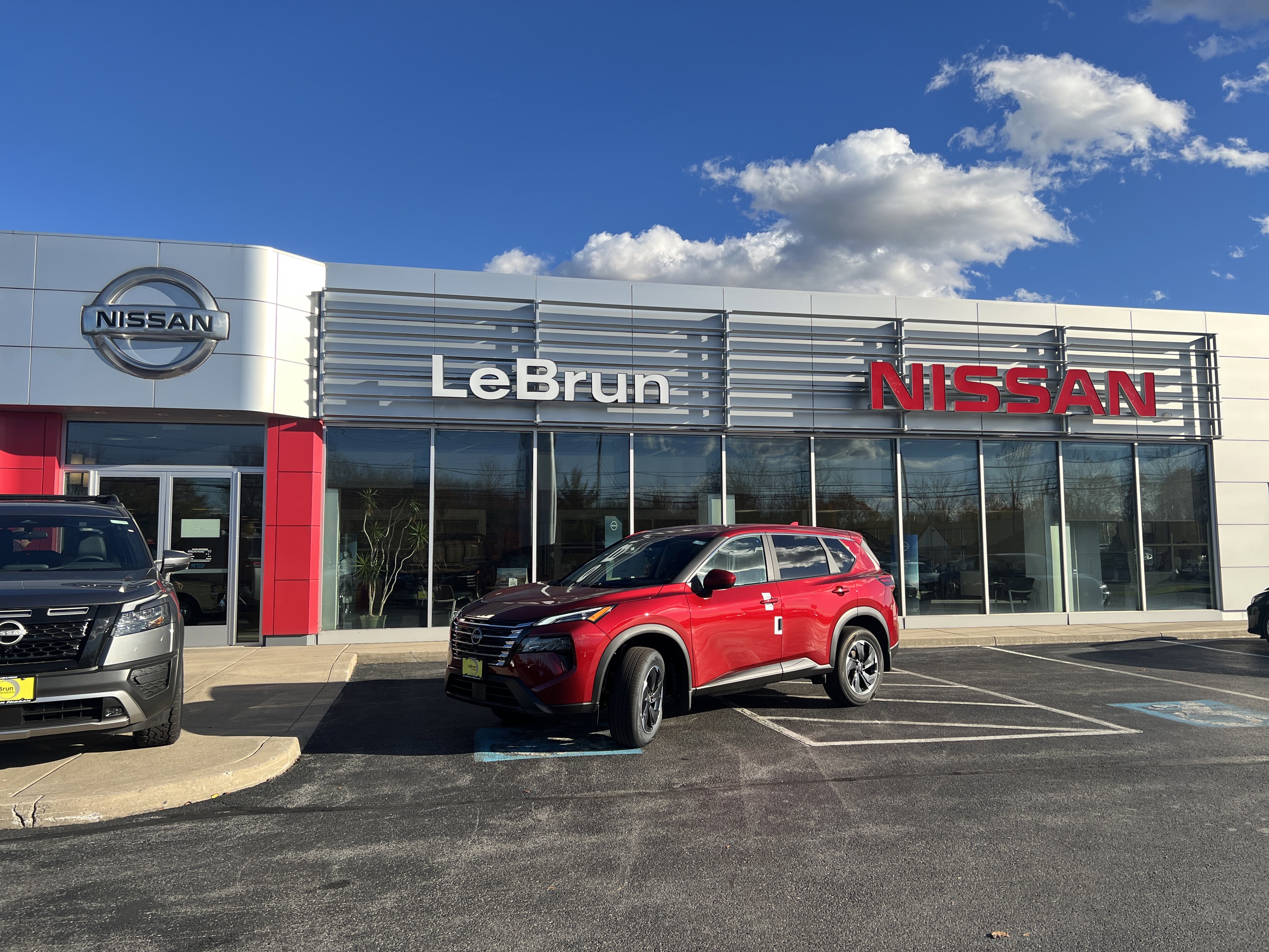 2026 Nissan Rogue SV's photo