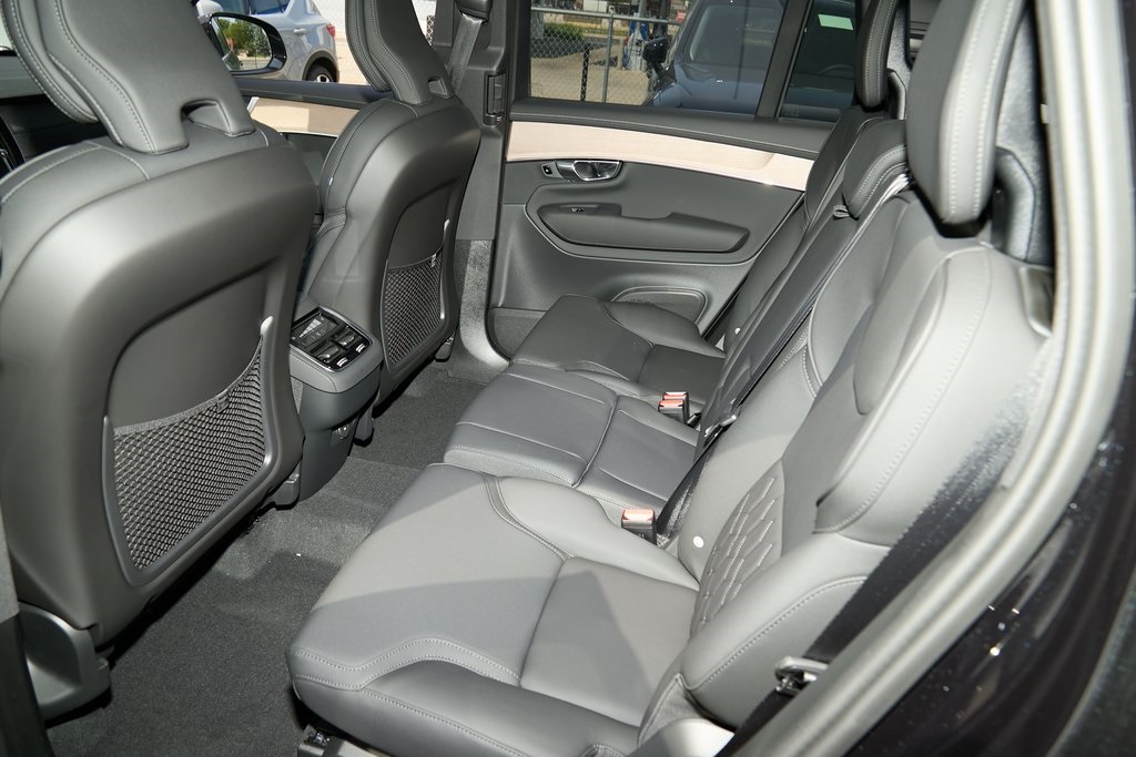 2025 VOLVO XC90 - Image 15
