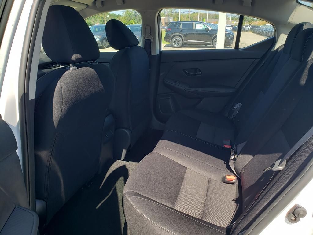 2025 Nissan Sentra SV photo 7