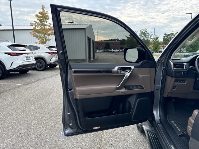 2022 Lexus GX 460 Luxury photo 10