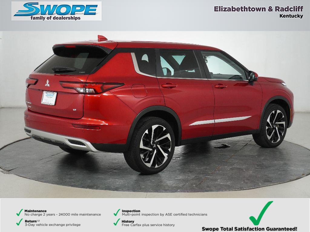 2023 Mitsubishi Outlander SE photo 3