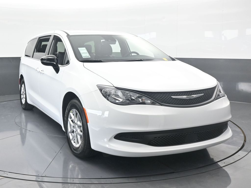 2026 Chrysler Voyager LX's photo