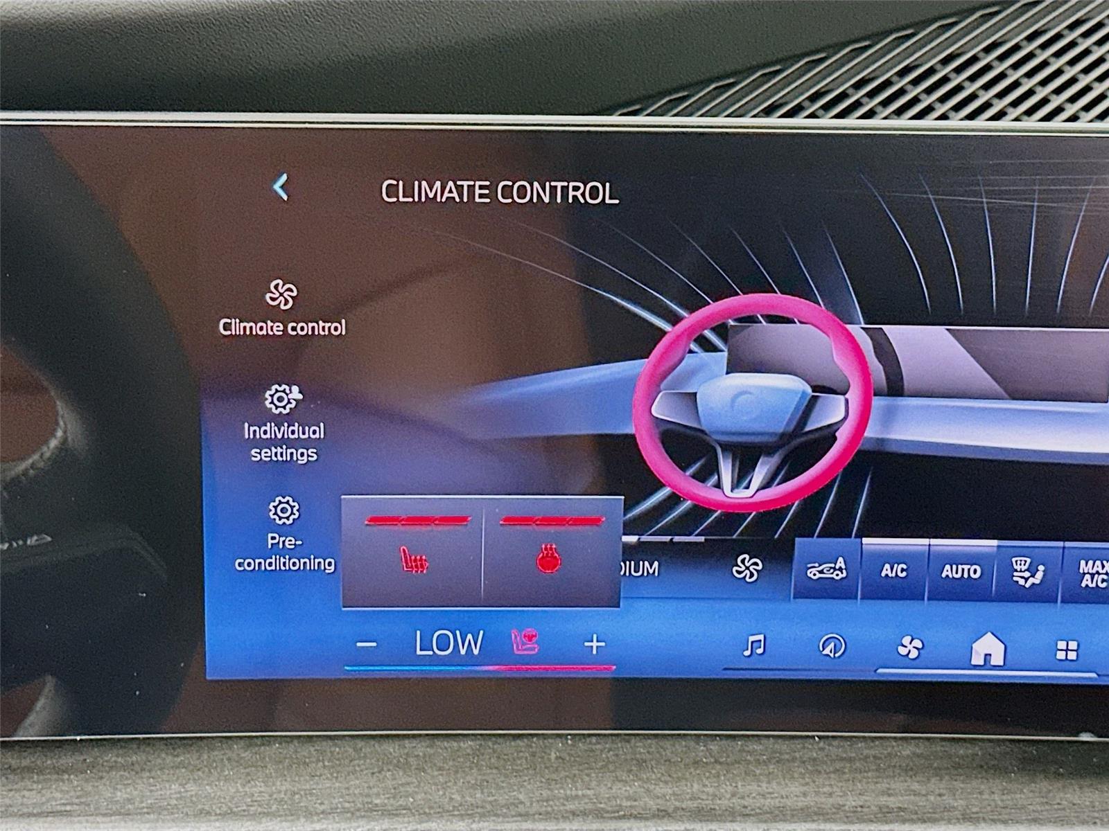 2026 Bmw 750e photo 20